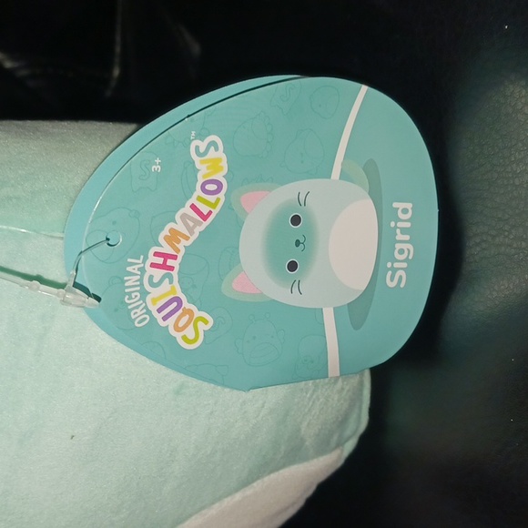 Sigrid the cat squishmallow - Picture 2 of 4